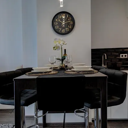 Garbary 104 - Modern Near Old Town - King Bed - Free Parking Apartamento