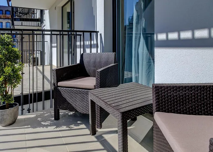 Garbary 104 - Modern Near Old Town - King Bed - Free Parking Appartement