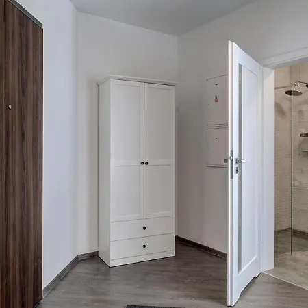 Apartment Garbary 104 - Modern Near Old Town - King Bed - Free Parking