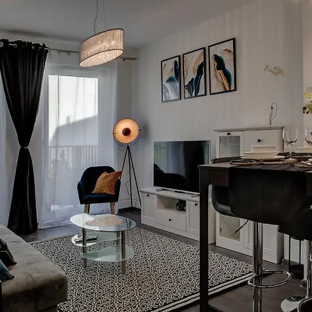 Garbary 104 - Modern Near Old Town - King Bed - Free Parking Apartment