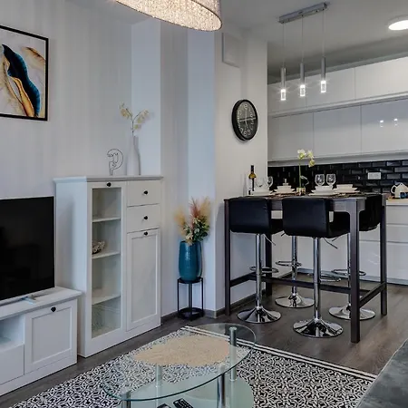 Garbary 104 - Modern Near Old Town - King Bed - Free Parking Apartment Poznan