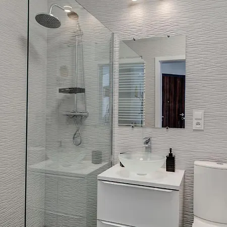 Apartment Garbary 104 - Modern Near Old Town - King Bed - Free Parking