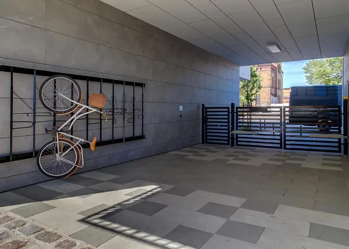 Апартаменти Garbary 104 - Modern Near Old Town - King Bed - Free Parking