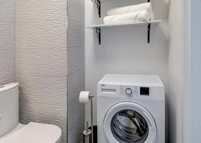 Garbary 104 - Modern Near Old Town - King Bed - Free Parking Апартаменти