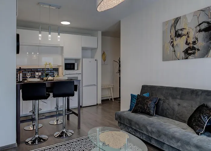 Garbary 104 - Modern Near Old Town - King Bed - Free Parking Апартаменти *